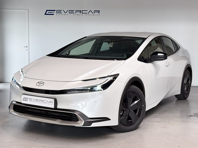 Toyota prius white-01